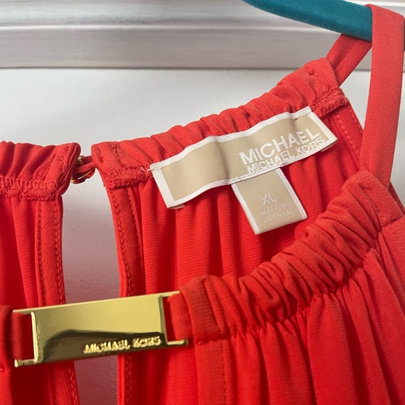 Vibrant Red Sleeveless Dress - Picture 2 of 2